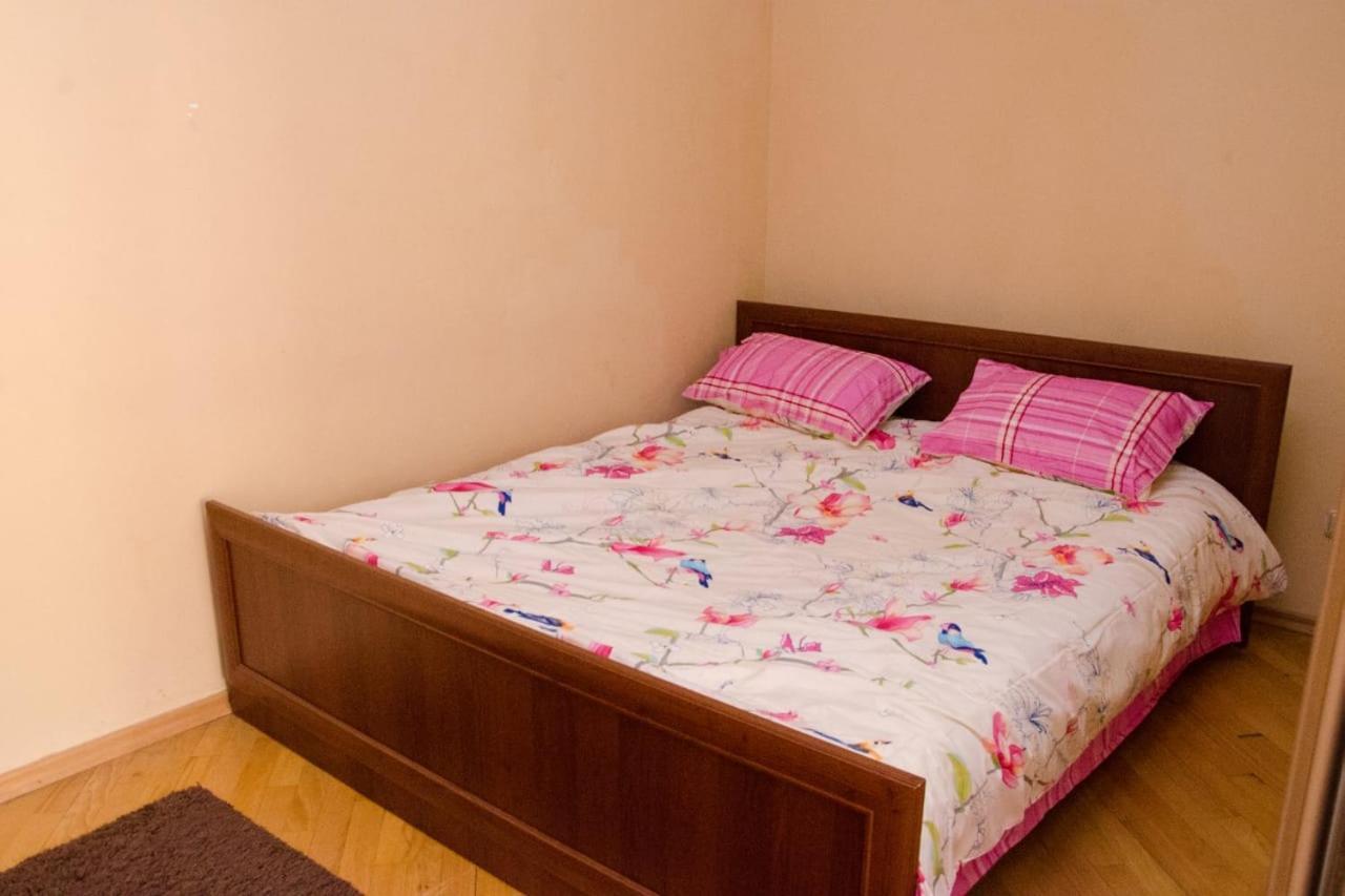 Svobody Avenue Apartment Lviv Exterior photo